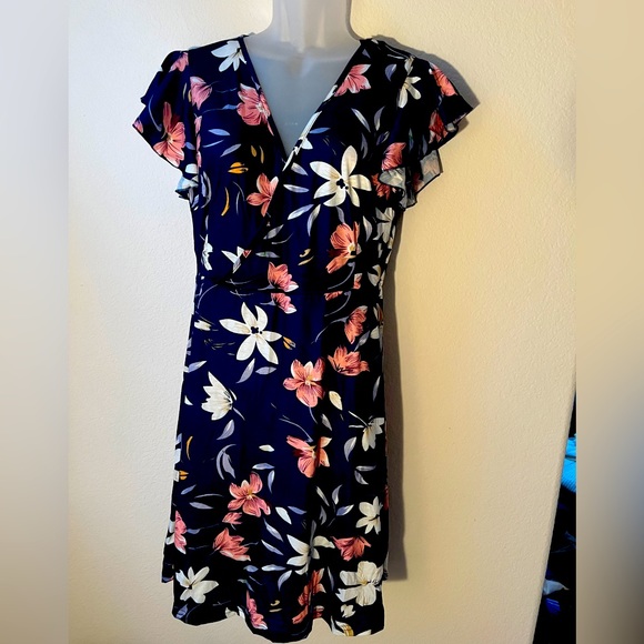 Sheilay Dresses & Skirts - Sheilay floral summer dress size M
